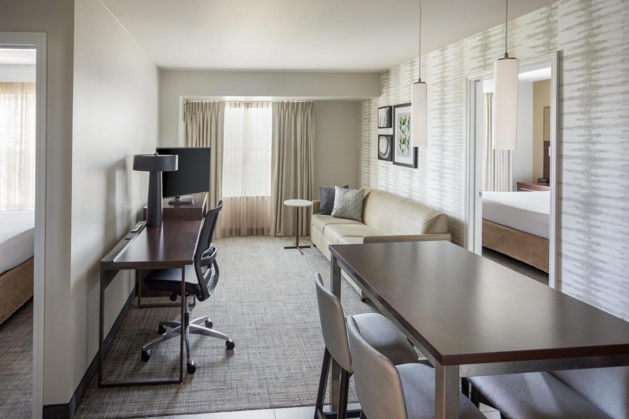Residence Inn By Marriott Kansas City At The Legends Exterior photo
