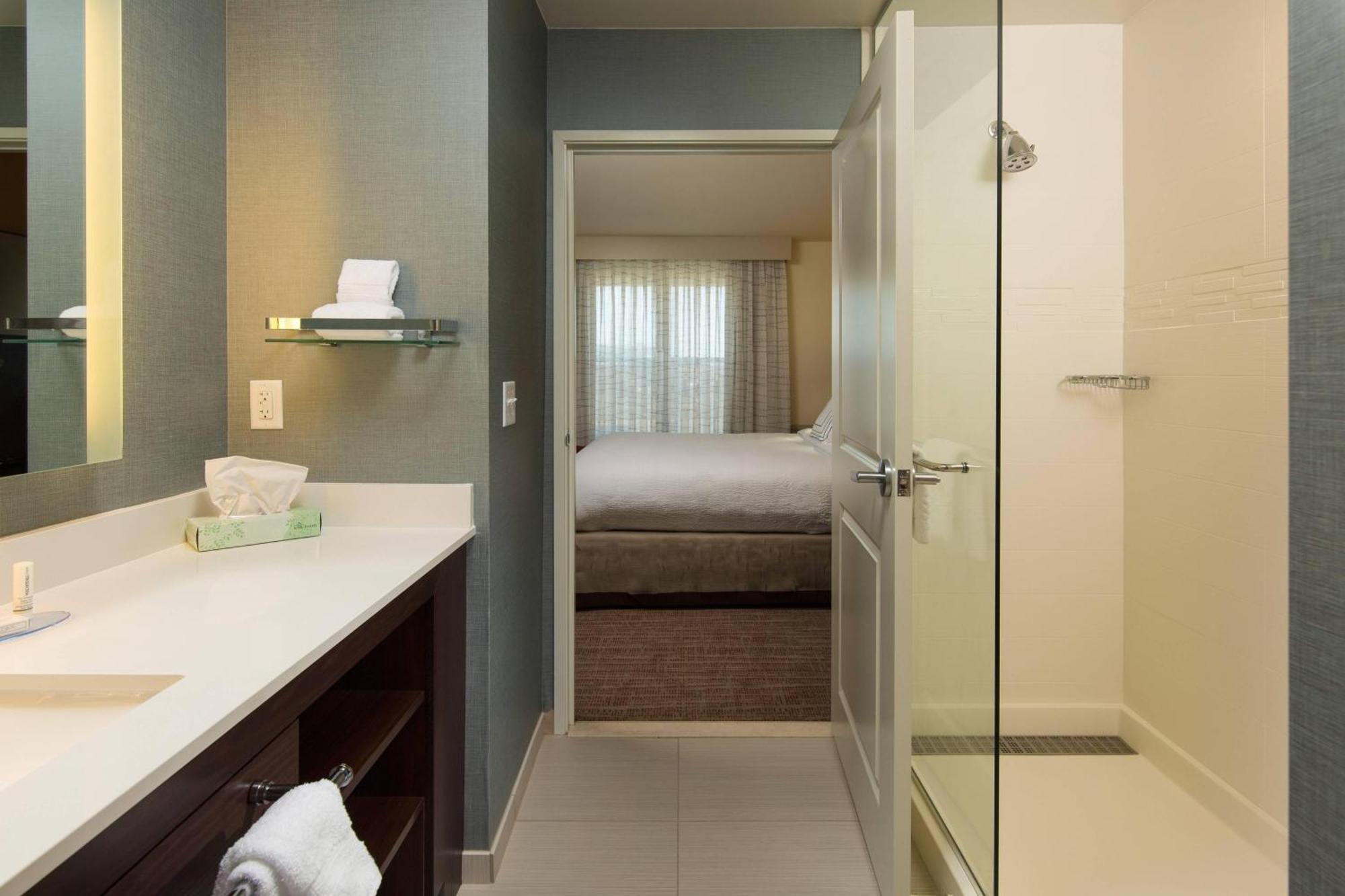 Residence Inn By Marriott Kansas City At The Legends Exterior photo