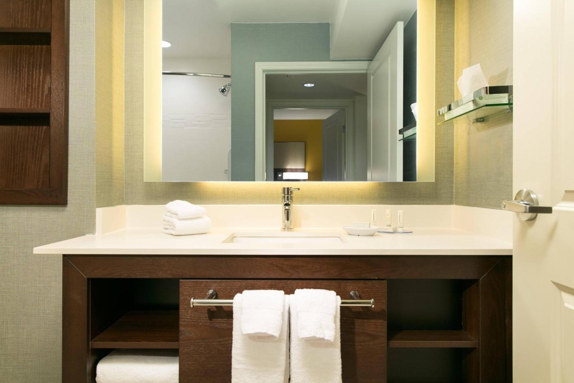 Residence Inn By Marriott Kansas City At The Legends Exterior photo