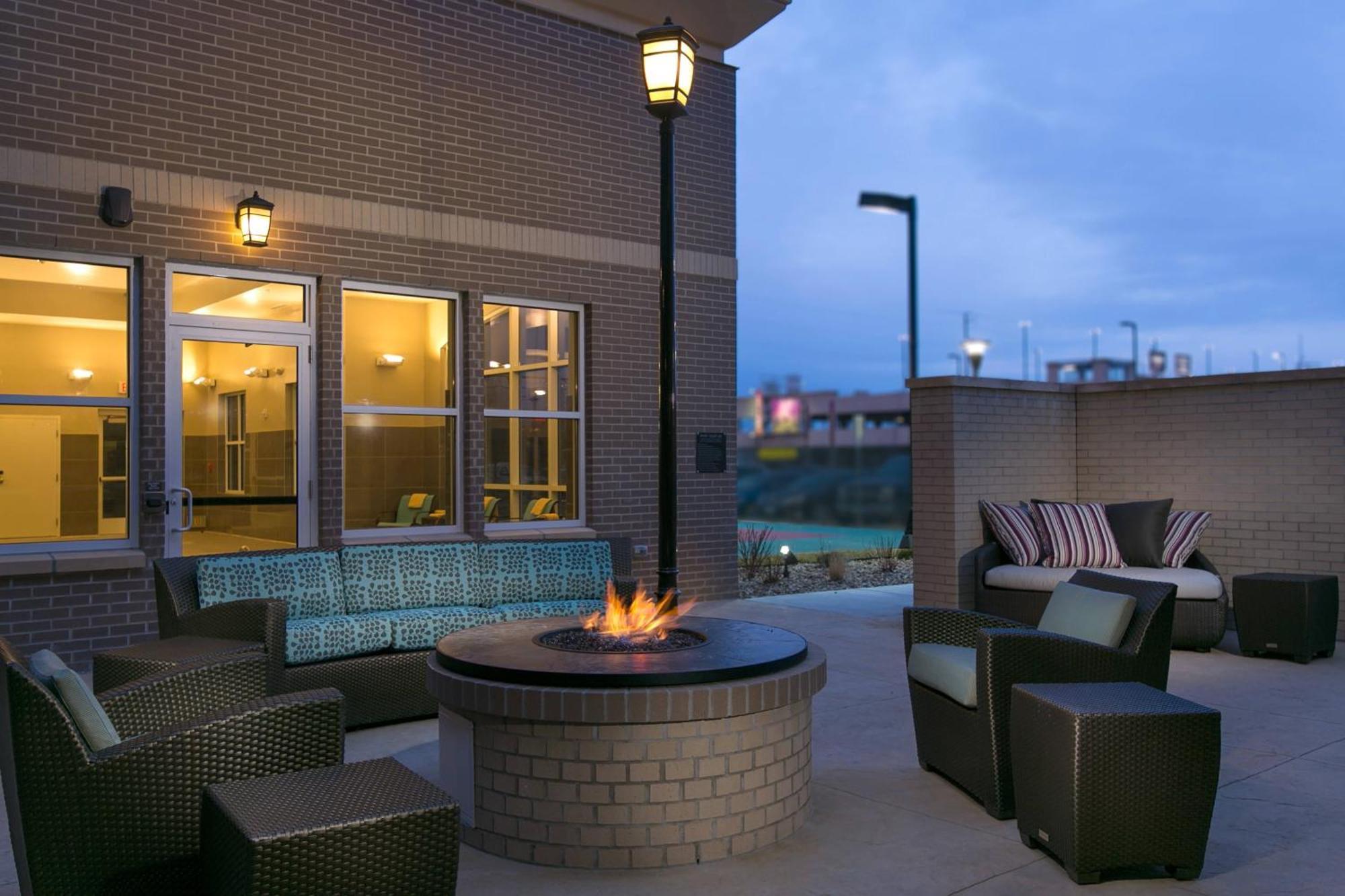 Residence Inn By Marriott Kansas City At The Legends Exterior photo